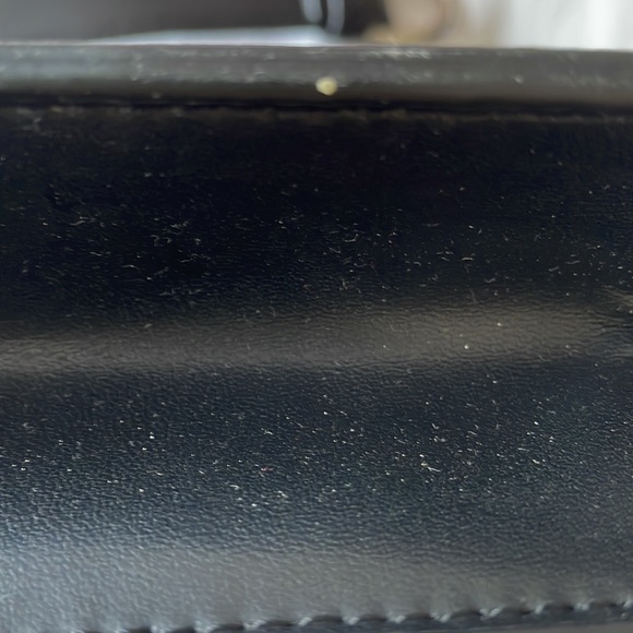 ๐๐งจ๐Host Pick โ๏ธ๐งจ Charles & Keith Genuine Clutch - Picture 5 of 9